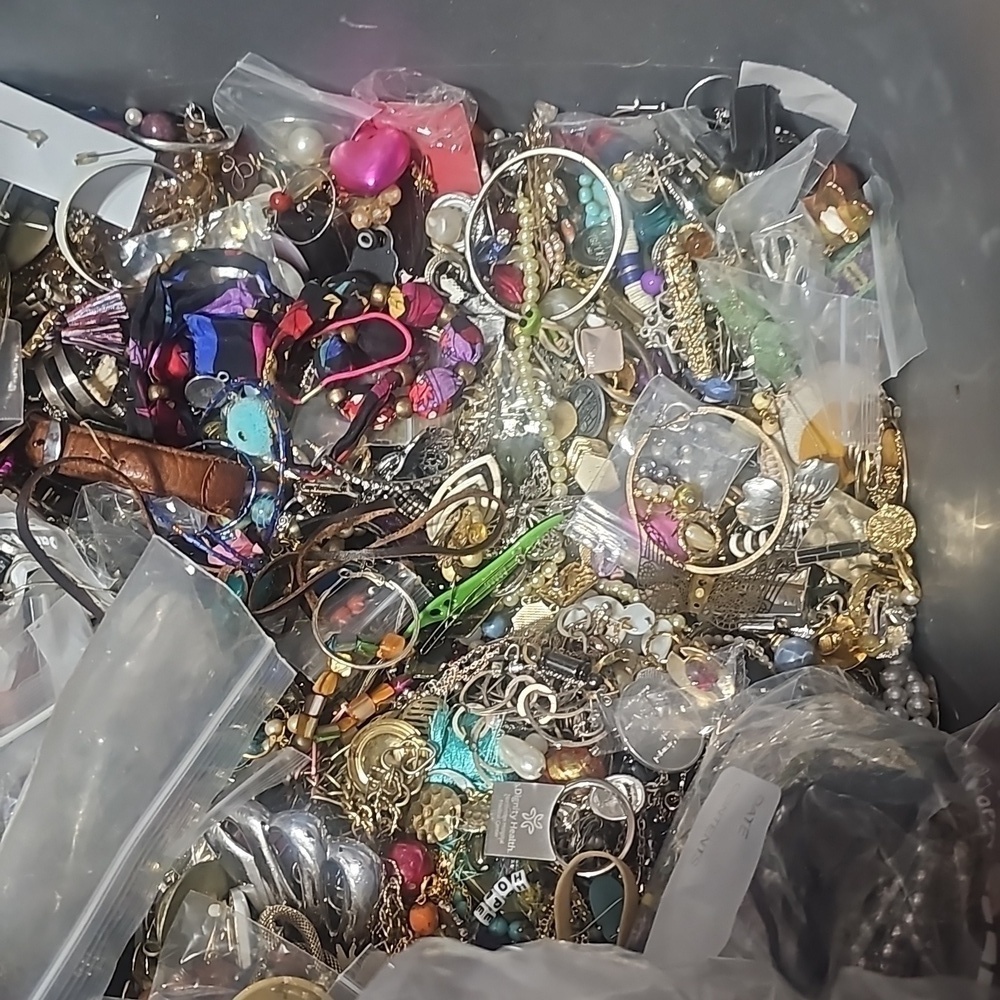 30 Pieces of Stamped Jewelry 📦 Random Lot - Picture 12 of 12
